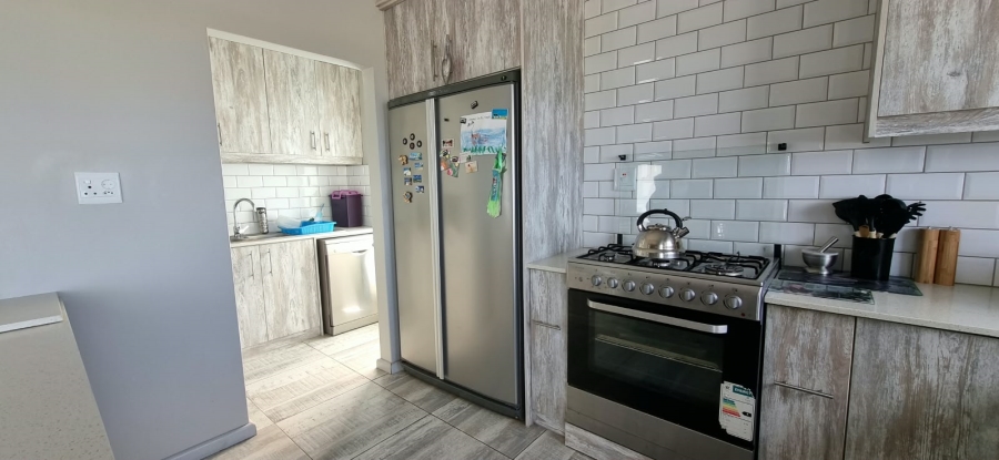 2 Bedroom Property for Sale in Hoogland Western Cape